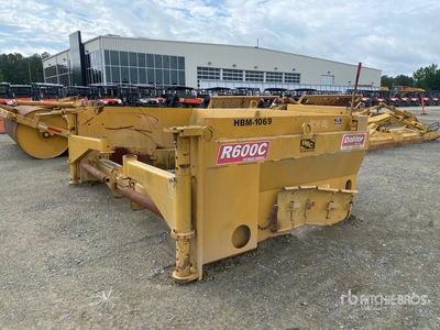 Domor R600C spreader attachment Divers. Equipement pour granulat