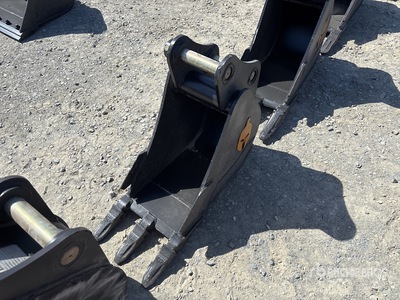 Trojan 35CL 12 in Digging Excavator Bucket - Fits 40mm Cat 303/303.5/304, Case, New Holland, Kobelco SK35, Deere/Hitachi 35D/G