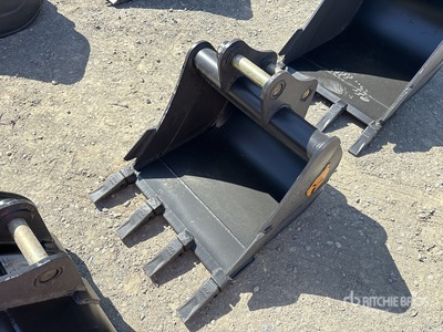 Trojan 35CL 24 in Digging Excavator Bucket - Fits 40mm Cat 303, 303.5, 304 Case, New Holland, Kobelco SK35 Deere/Hitachi 35D/G