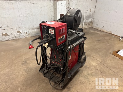 Quantity of Lincoln Electric Electric 2 Lincoln welders, Lincoln feeder, Lincoln fume extractor and other parts. その他 - 店舗 & 倉庫