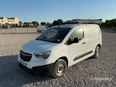 2021 Opel Combo バン