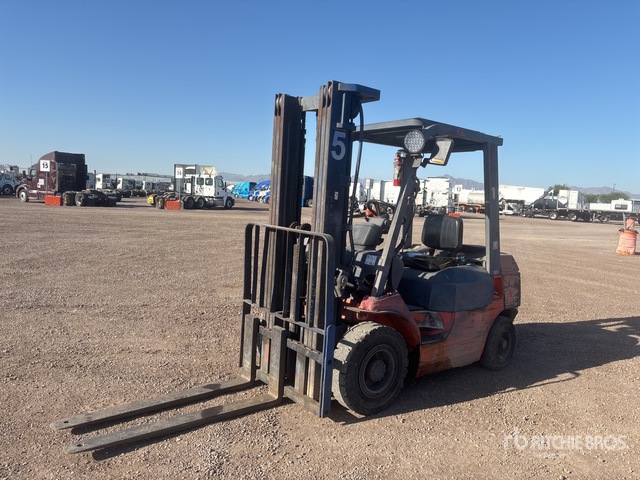 2001 Toyota 7FDU25 3550 lb Pneumatic Tire Forklift