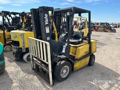 Yale GLP050ZGNGAE084 5000 lb Pneumatic Tire フォークリフト (Inoperable)