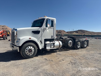 2018 Freightliner SD122 8x4 Day Cab Truck Tractor