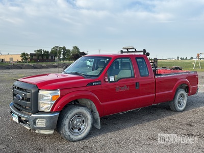 2013 Ford F-250 XL 4x2 Extended Cab بيك اب