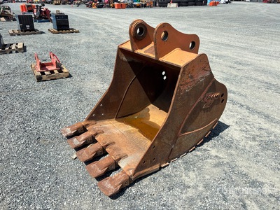 Craig HD 42 in Digging Excavator Bucket
