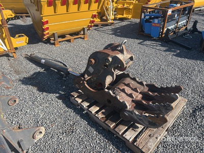 2020 Dromone 24 in Hydraulic Hydraulic Coupler w/ Baggerdaumen