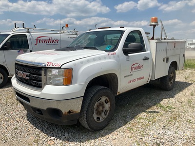 2011 GMC Sierra 2500HD 4x4 Utility Truck (Inoperable)