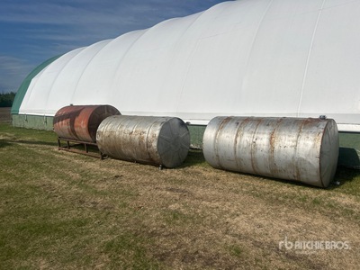 Quantity of (3) 1000 gal タンク