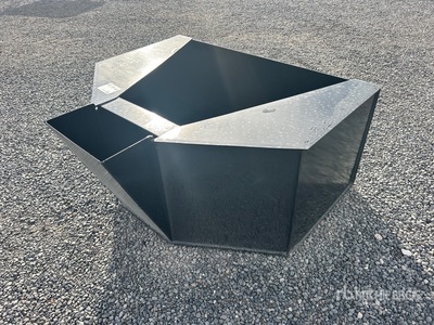Kit Containers QT-CB-075 0.75 cyd Concrete Placement Pala para Minicargadora (Unused)