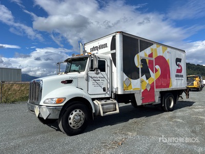 2006 Peterbilt 335 شاحنة فان