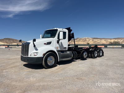 2016 Peterbilt 579 8x4 Roll-Off Truck