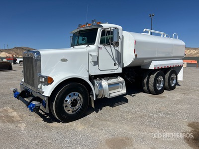 1999 Peterbilt 378 4000 gal 6x4 Water Truck