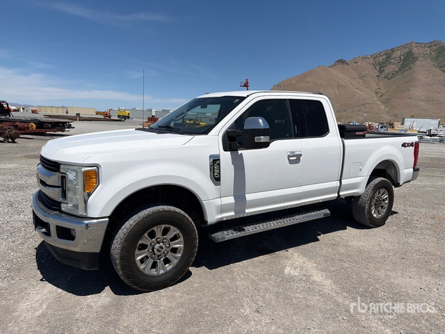 2017 Ford F-250 XLT 4x4 Extended Cab Pickup