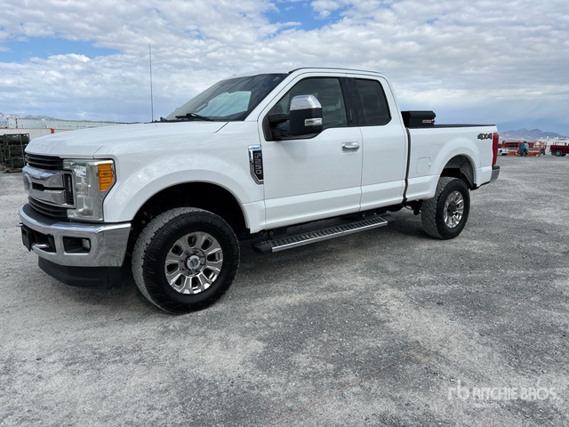 2017 Ford F-250 XLT 4x4 Extended Cab Pickup
