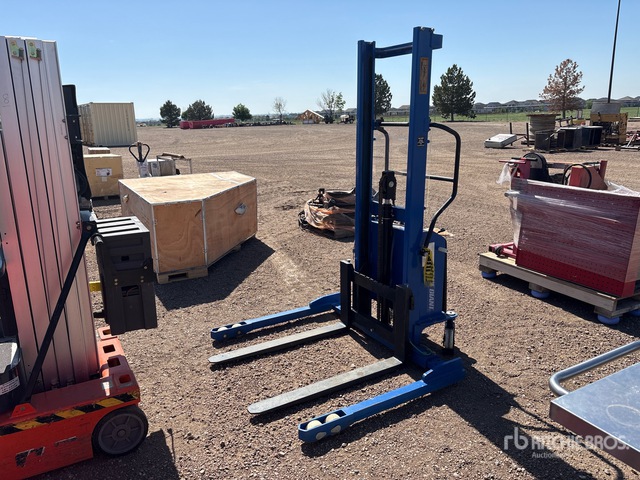 Blue Giant XPS-22-62 2200 lb Pallet Jack