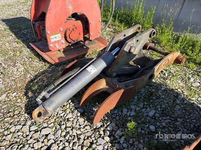 28.5 in Excavator Thumb - Fits Geith