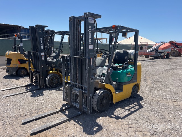 2002 Komatsu FG25ST-12 4480 lb Cushion Tire Forklift (Inoperable)