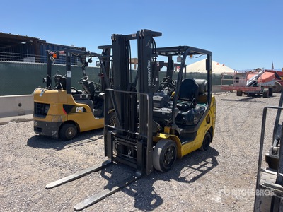 2011 Komatsu FG25ST-16 4650 lb Cushion Tire Chariot Élévateur