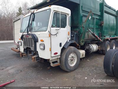 2019 Peterbilt 520 Waste Collection Truck