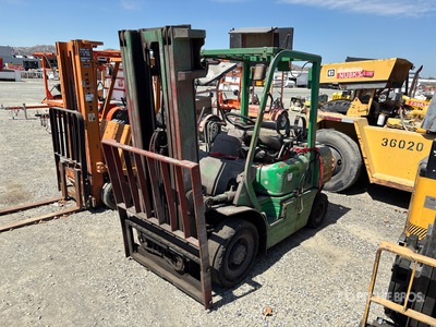 Komatsu FG25T12 3750 lb Pneumatic Tire Chariot Élévateur (Inoperable)