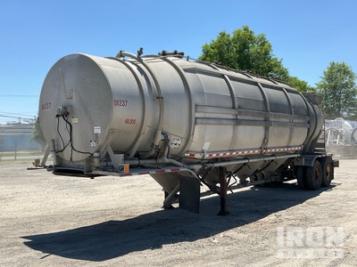 1981 Butler Semi-Trailer T/A Pneumatic Bulk Trailer