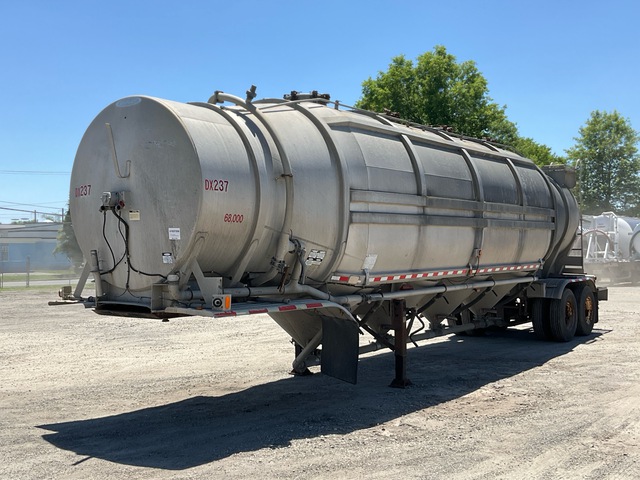 1981 Butler T/A Pneumatic Bulk Trailer