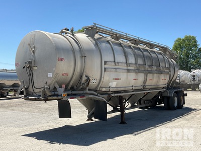 1981 Butler Semi-Trailer T/A Pneumatic Bulk Trailer