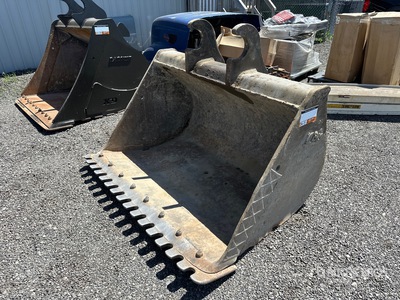 WBM 66 in Q/C Cleanup Excavator Bucket - Fits Komatsu 220