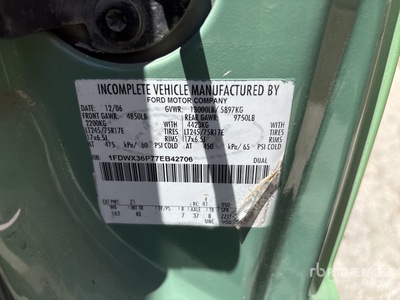 2007 Ford F-350 4x2 Extended Cab Flatbed Dump Truck