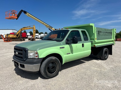 2007 Ford F-350 XL 4x2 Extended Cab Camion à benne basculante