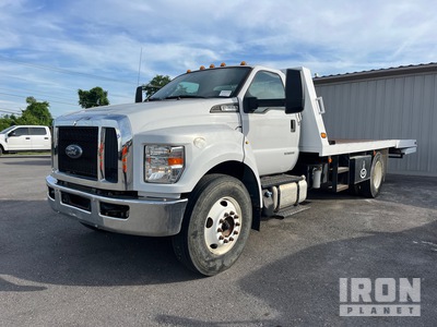 2016 Ford F-650 4x2 Flatbed with dovetail Autocarro cassone fisso