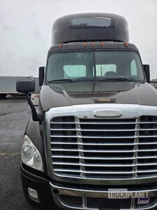 2017 Freightliner Custom CASCADIA T/A Day Cab Truck Tractor