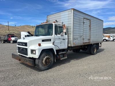1993 Mack CS300P 4x2 Van Truck