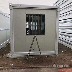 Quantity of (6) Expandable house