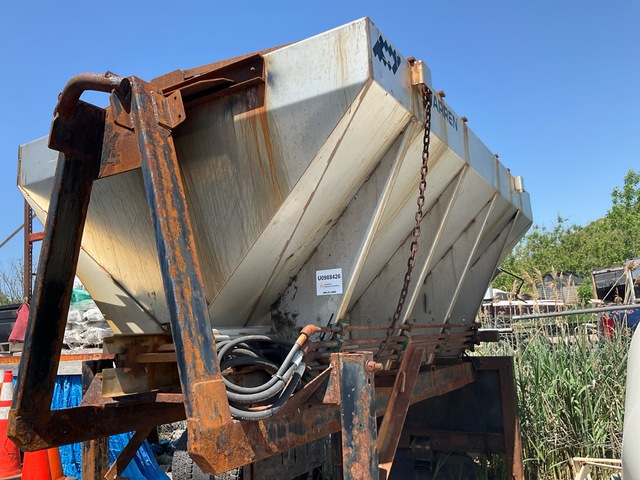 Warren Roll-Off Hydraulic Salt Spreader