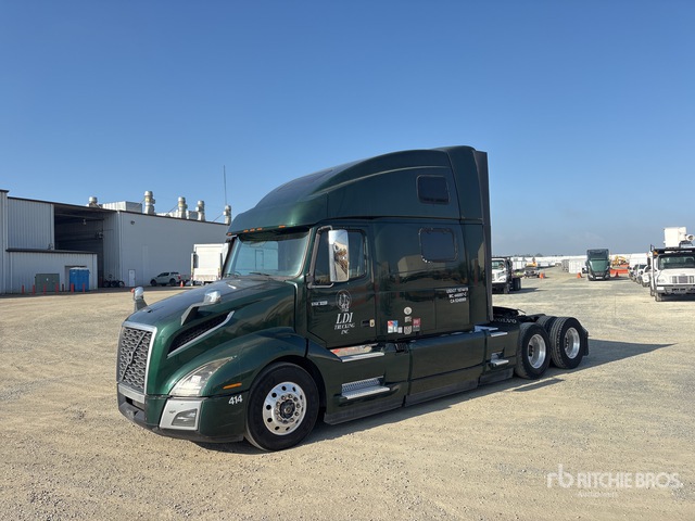 2019 Volvo VNL860 6x4 T/A Sleeper Truck Tractor
