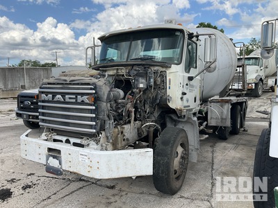 2016 Mack GU813 8x4 Mixer Truck (Inoperable)