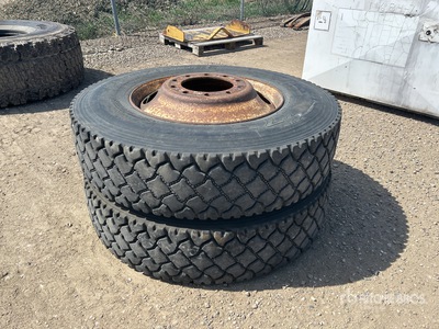 Quantity of (2) Bridgestone 11R24.5 Opony