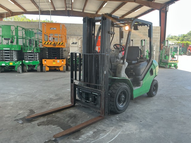 2012 Komatsu FG25T-16 4650 lb Pneumatic Tire Forklift