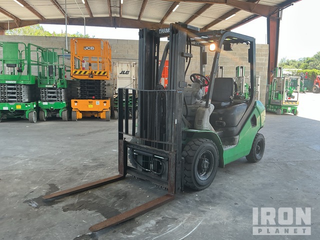2012 Komatsu FG25T-16 4650 lb Pneumatic Tire Forklift