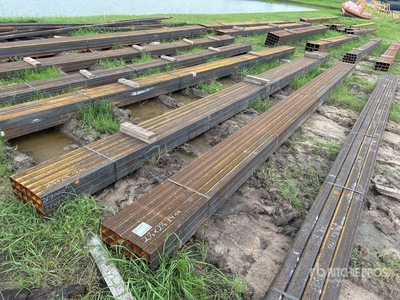 Quantity of (18) 2 1/2 in x 2 1/2 in x 24 ft Square Tube その他 - 店舗 & 倉庫