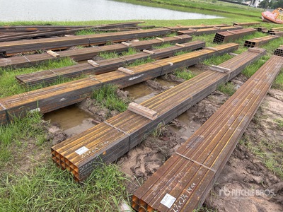 Quantity of (18) 2 1/2 in x 2 1/2 in x 24 ft Square Tube その他 - 店舗 & 倉庫
