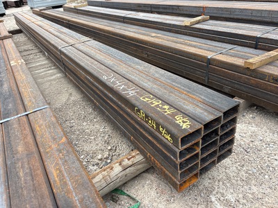 Quantity of (15) 2 in x 4 in x1/4 x 19 ft Rectangle Tubing Varios metales (Unused)