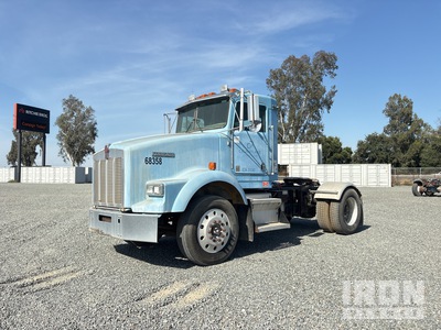 2005 Kenworth T-800 4x2 S/A Day Cab Truck Tractor