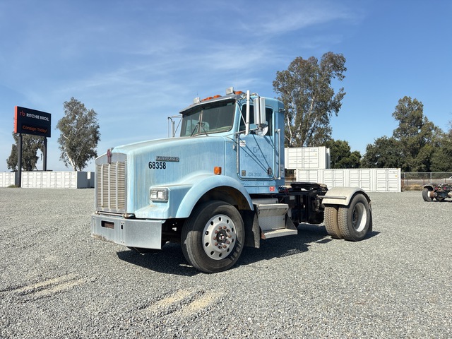 2005 Kenworth T-800 4x2 S/A Day Cab Truck Tractor