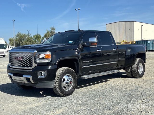 2017 GMC Sierra 3500HD Denali 4x4 Crew Cab Pickup