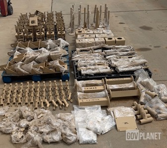 Big lot of Military Mounts and Support Brackets Will ship on pallet Divers : Pièces pour HMMWV