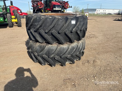 Quantity of (2) 710/70R38 Équipements pour pneus