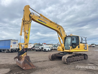 2011 Komatsu PC220LC-8 Tracked Excavator